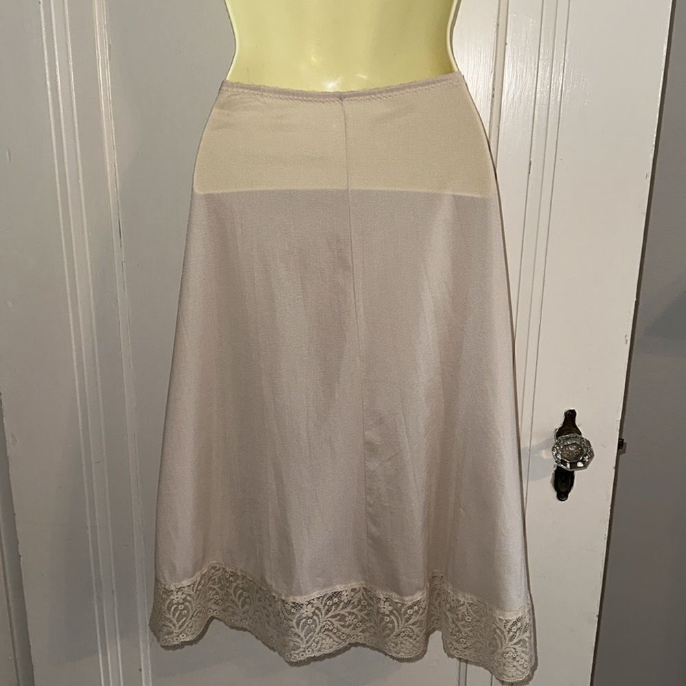 Vintage Olga‎ light tan half slip with lace hem / as is - Picture 3 of 6